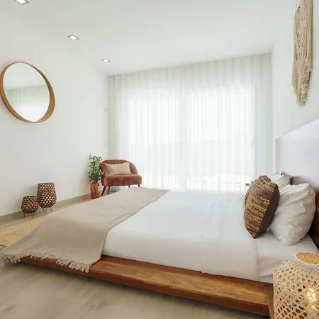 With Ocean View لورينها