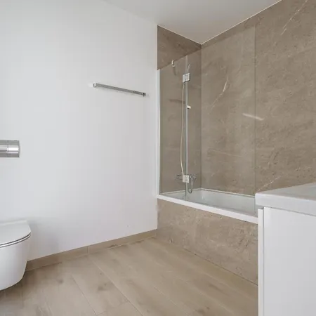 With Ocean View فيلة لورينها